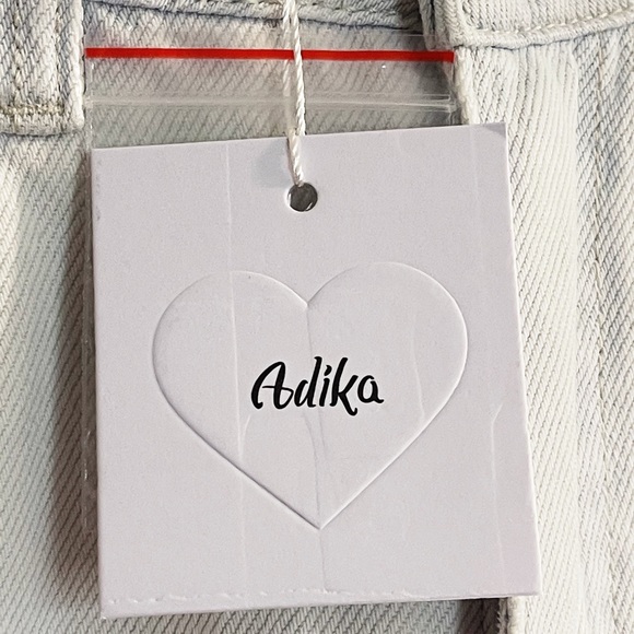 Adika ripped mom jean - Picture 3 of 4